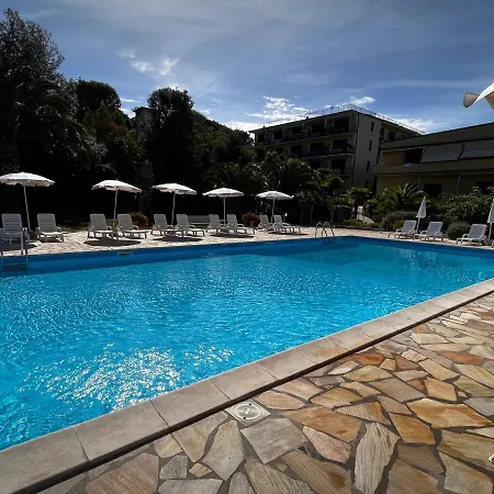 Monolocali Le Lecce Pool & Tennis *