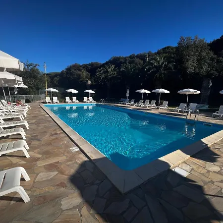 شقة Monolocali Le Lecce Pool & Tennis كابوليفيري